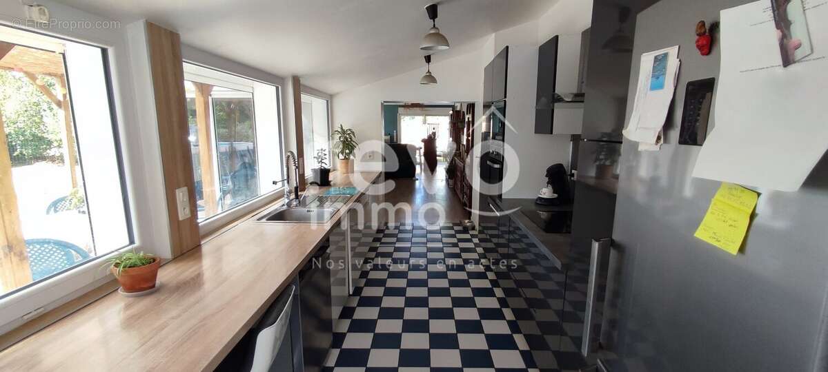 Bourg, proche commodites - photo 3