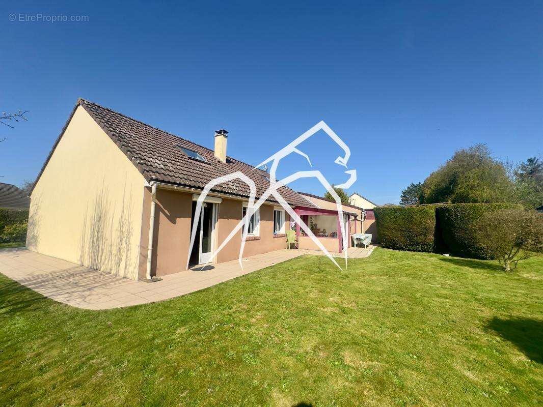 Maison à LA NEUVILLE-CHANT-D'OISEL