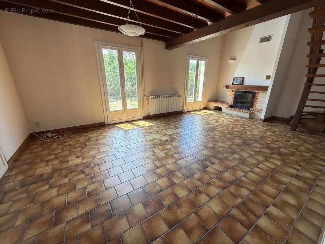 Maison de 152m2 habitable avec véranda et garage sur un jardin de 641m2 - photo 2