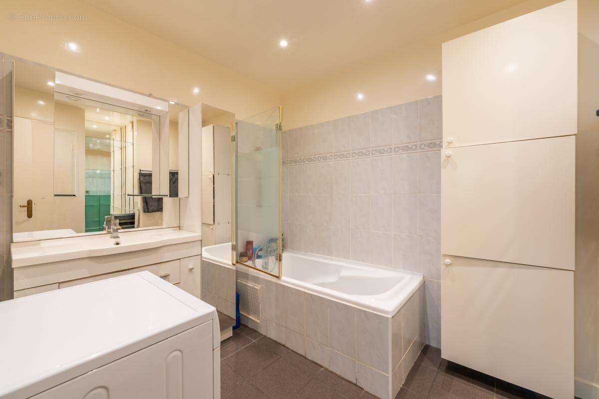 Appartement à ISSY-LES-MOULINEAUX
