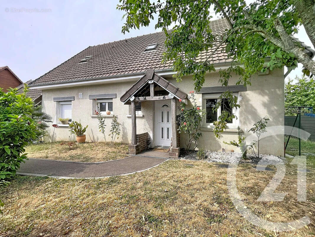 Maison 140 m² à Saint-Andre-Les-Vergers  - photo 3