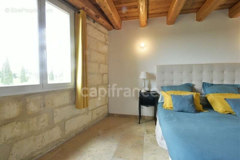 Maison à SAINT-PIERRE-DE-MEZOARGUES