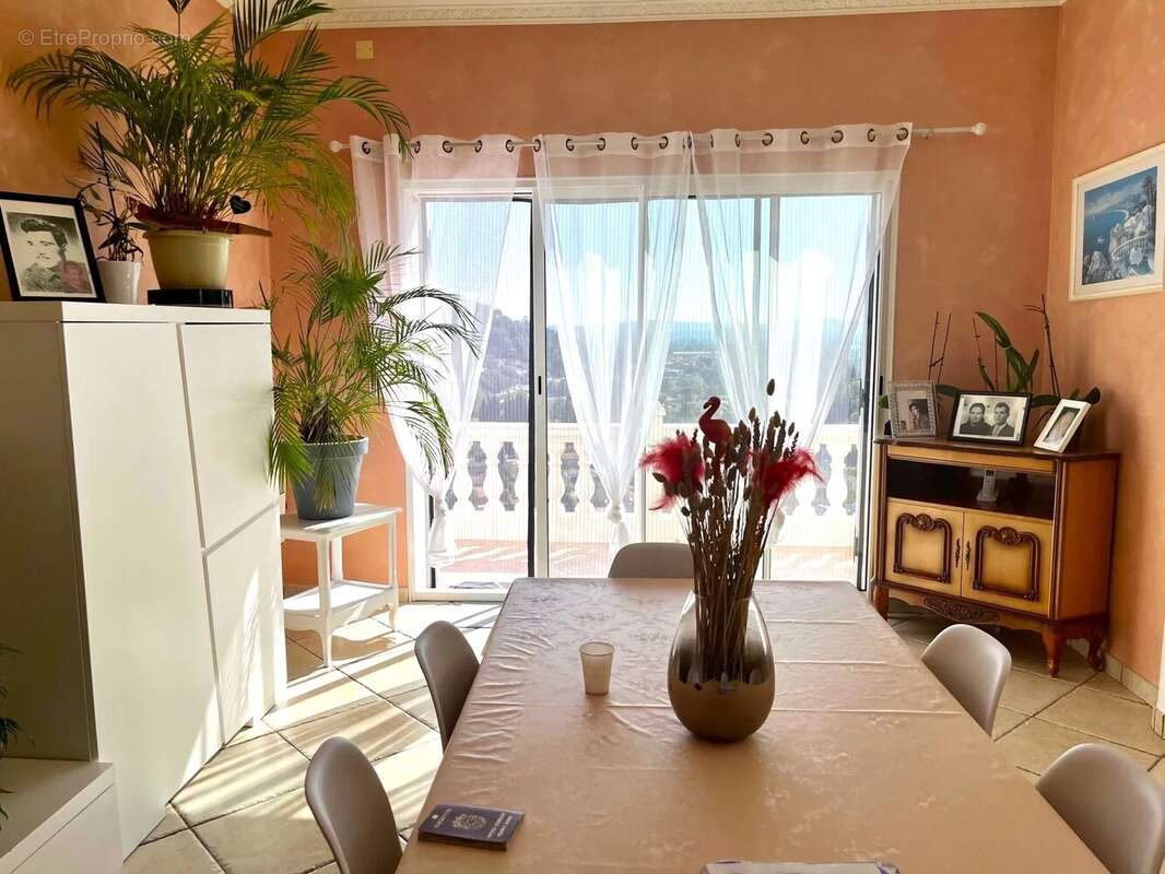 Maison à SOLLIES-TOUCAS