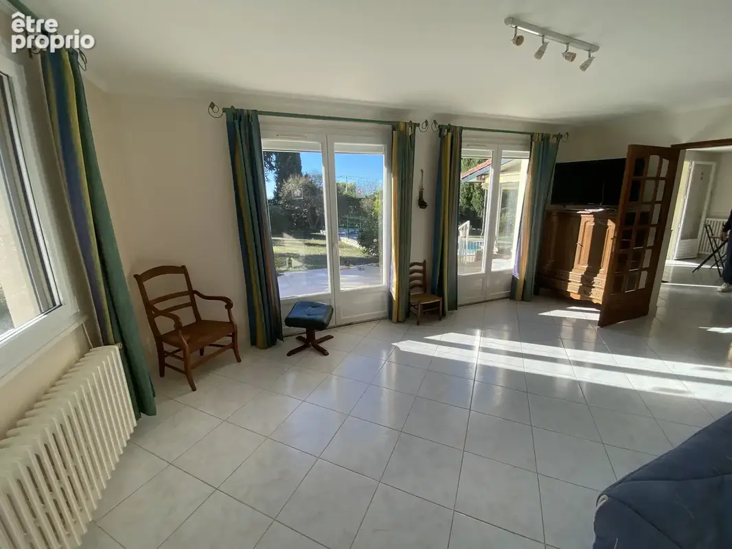 Plain-pied  avec piscine sur plus de 9 000 m2 de terrain - photo 5