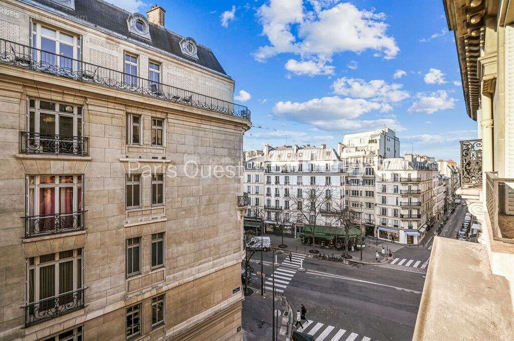 Appartement à PARIS-17E
