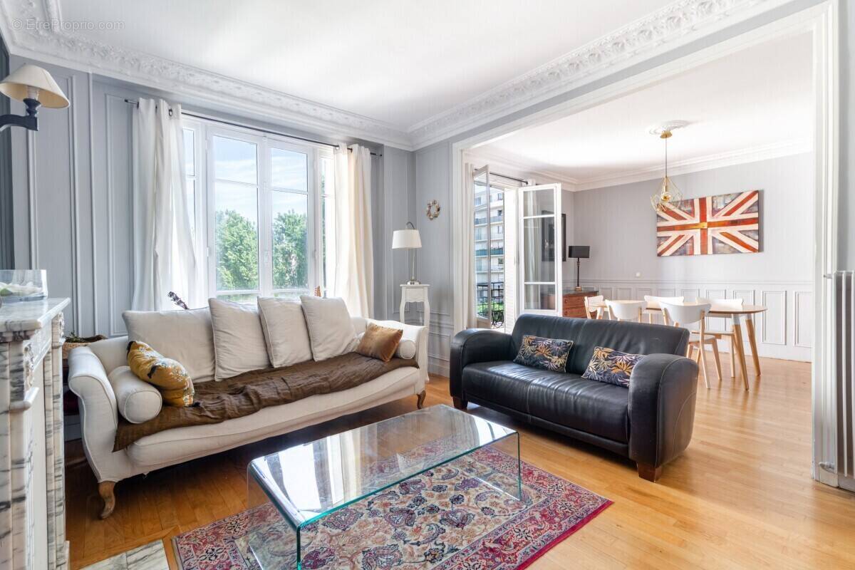 Appartement à COURBEVOIE