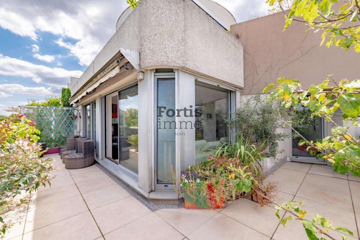 Appartement à PARIS-14E
