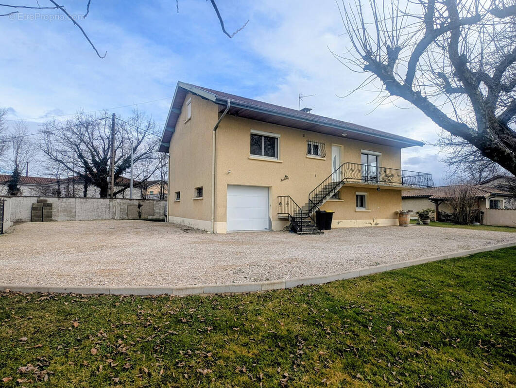 Maison à DOMPIERRE-SUR-VEYLE