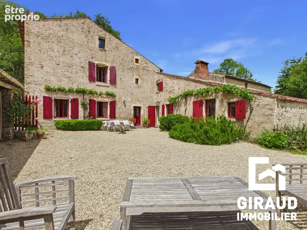 Maison 11 pièces 289 m² à vendre à Vouvant (85120) - photo 9