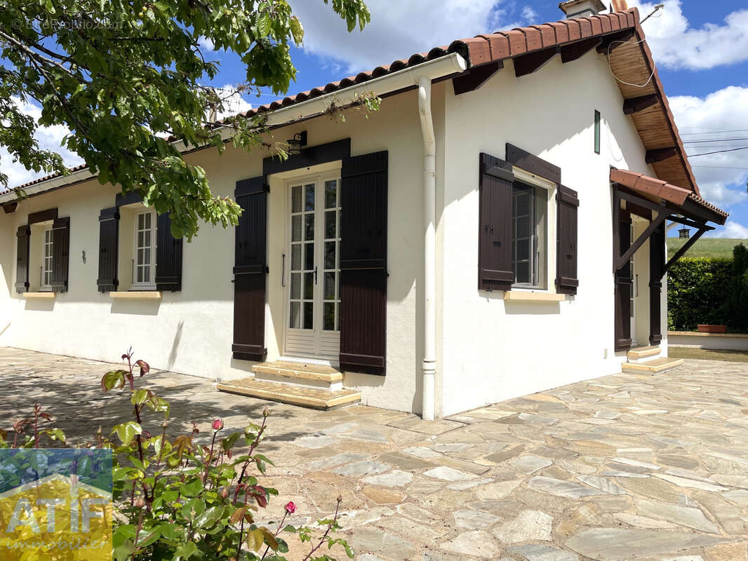 Maison à SAINT-GEORGES-EN-COUZAN