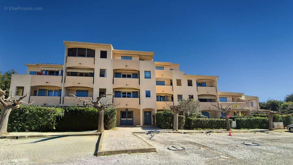 Appartement La Londe Les Maures 2 pièce(s) 24.60 m2   170 000 - photo 3