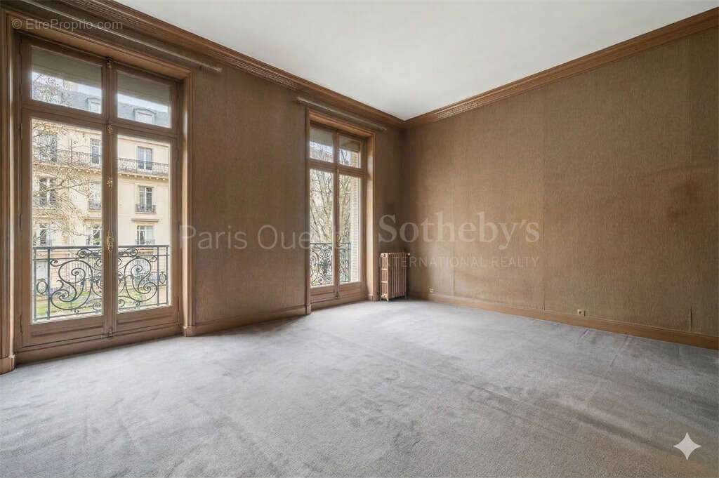 Appartement à PARIS-16E