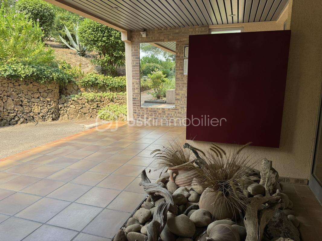 À Saint-Raphaël (83700), dans un quartier recherché, beau T3 de 59,84 m² avec terrasse, jardin privatif de 39 m², garage et cave - photo 24