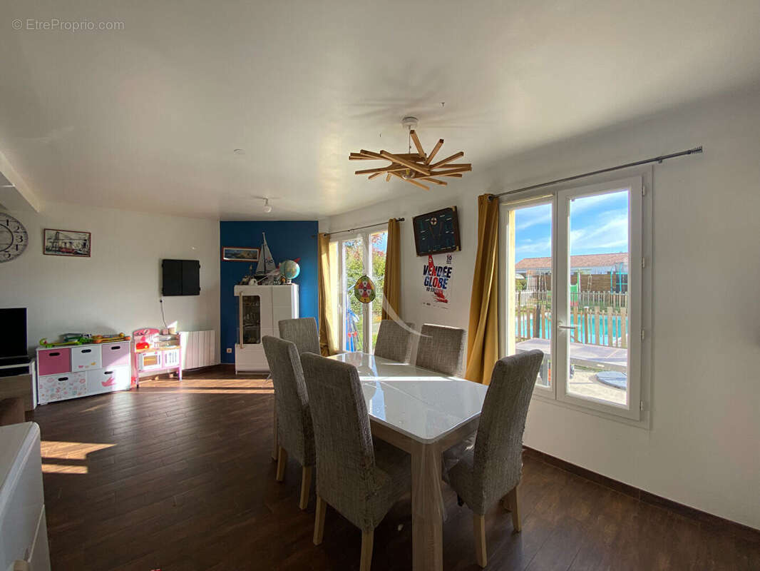 Maison à SAINT-ETIENNE-DE-MER-MORTE