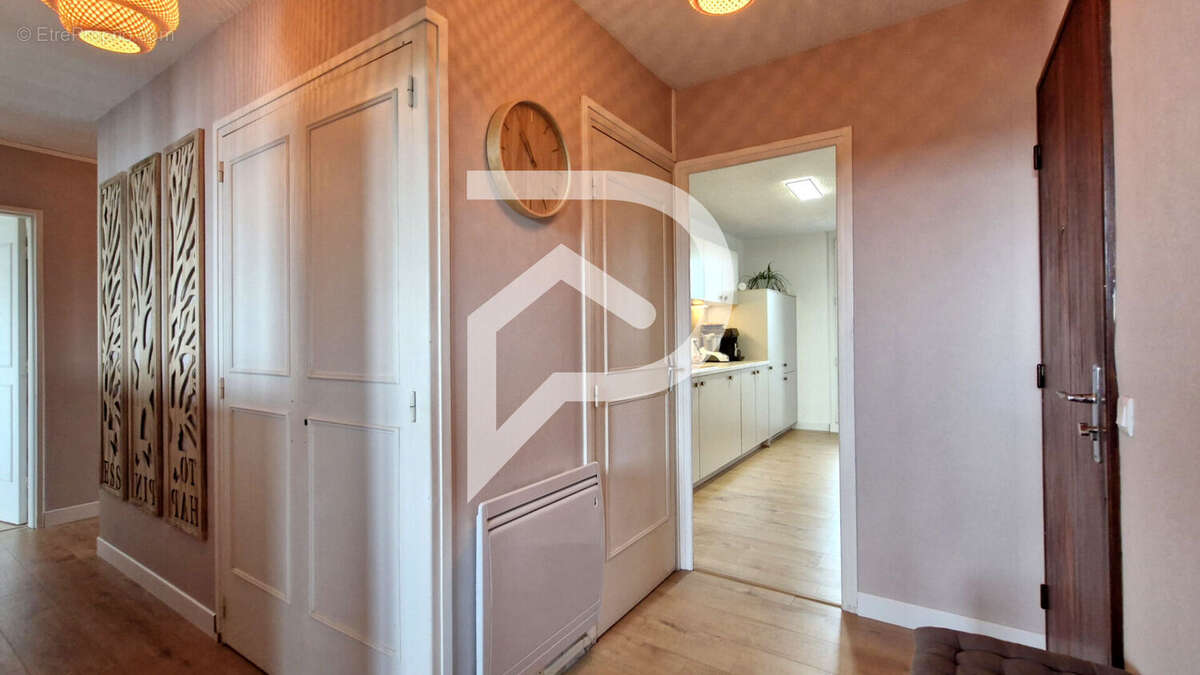 Appartement 4 pièces 95 m² rénové avec garage centre ORTHEZ - photo 14