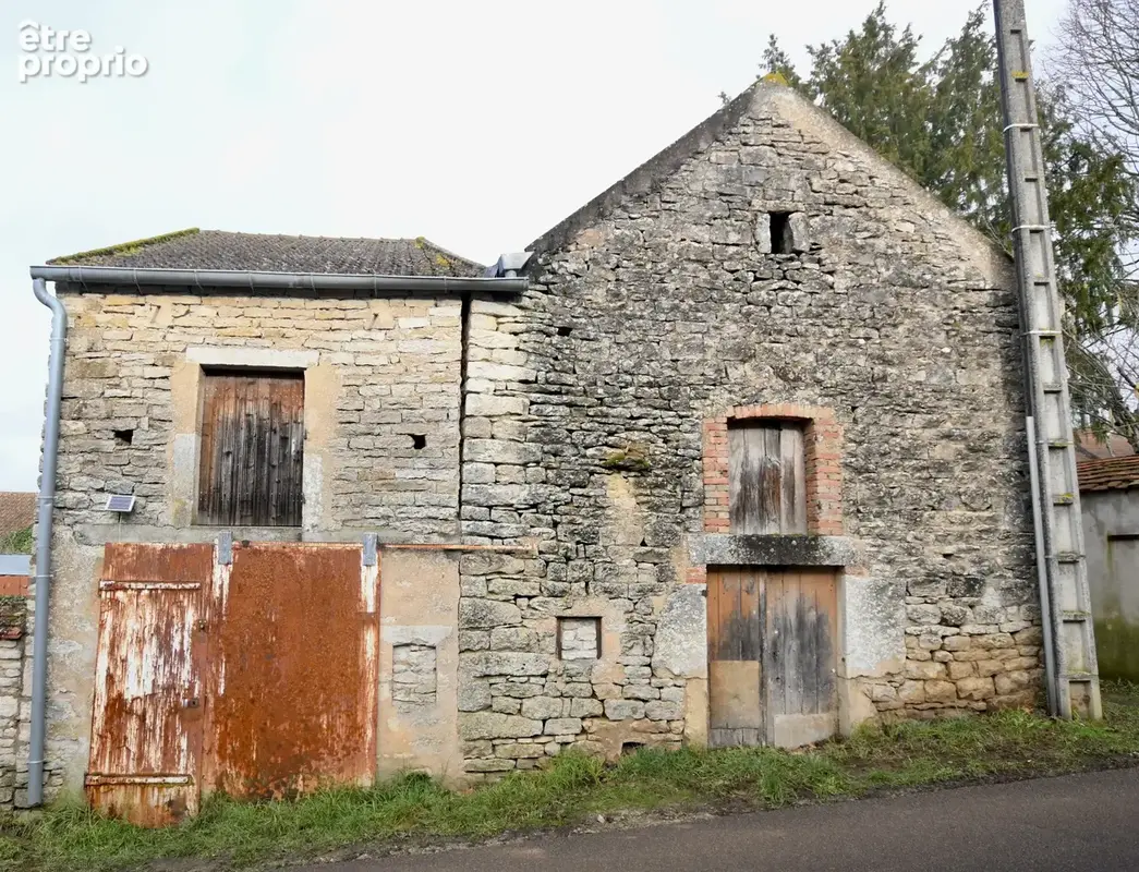 L'isle sur Serein grange, garage et cave voutée. - photo 7
