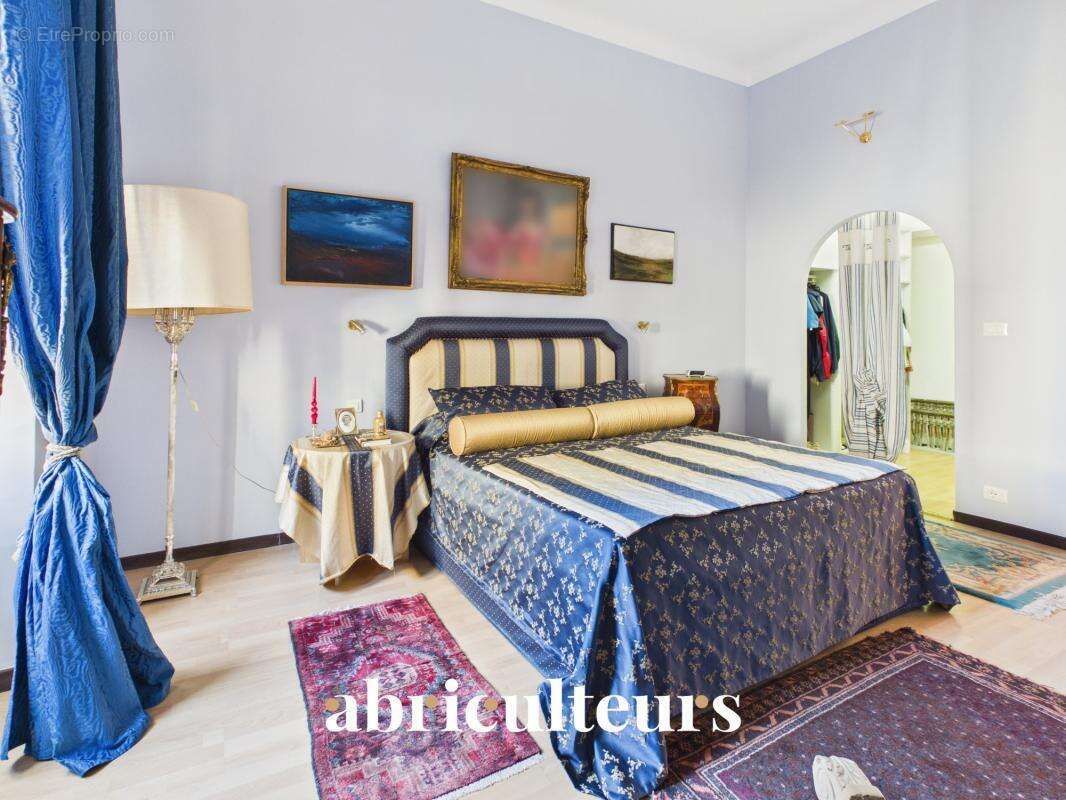 Superbe appartement traversant rénové de 136,81 m² – Trois balcons – Garage – À 30 mètres du Port de Nice - photo 11