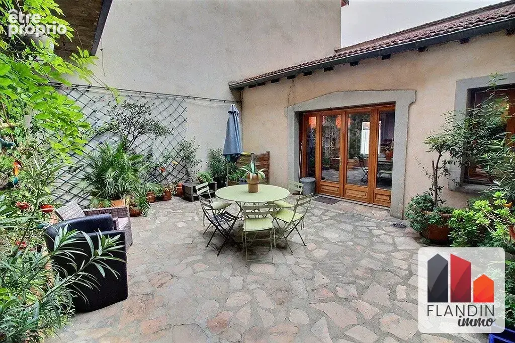 Maison 8 pièces 232 m² à vendre à Grigny (69520) - photo 2