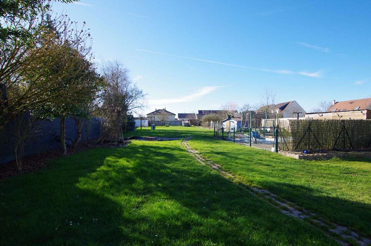 Maison à SAINTE-GENEVIEVE-DES-BOIS