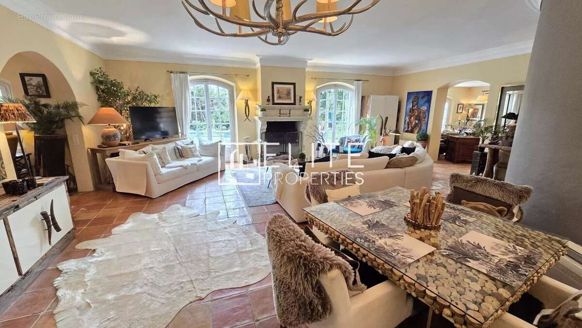 Maison à ROQUEFORT-LES-PINS