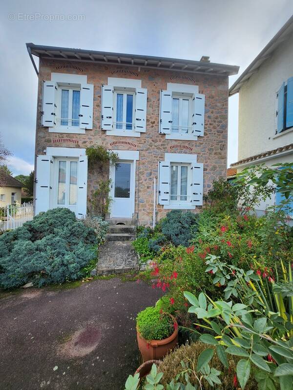 Maison à CONDAT-SUR-VIENNE