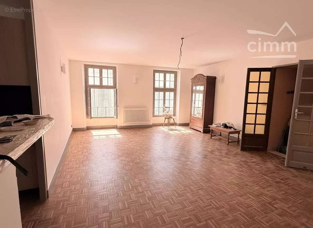 Blois centre historique — un immeuble à façonner, une opportunité à exploiter - photo 2