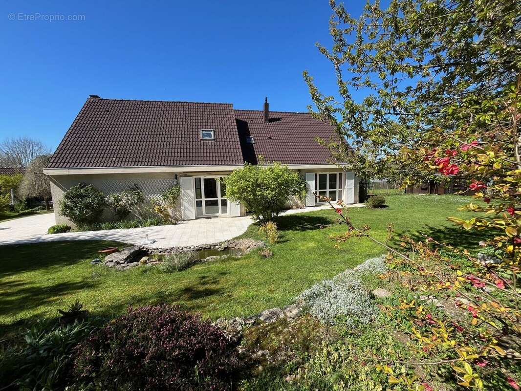 Maison à MEZY-SUR-SEINE