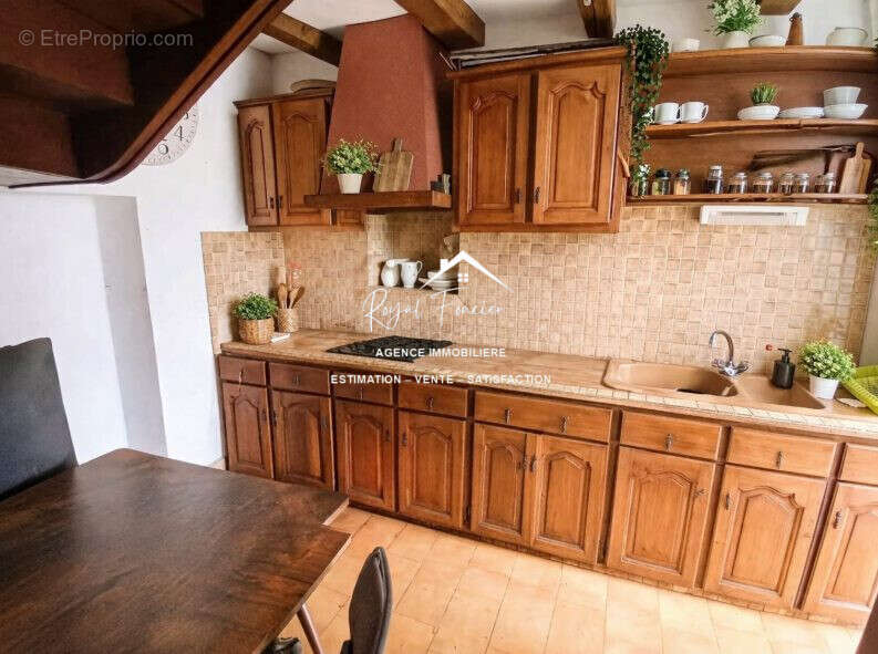 Cuisine MAISON 2 louée 303 euros par mois  - Maison à YZEURES-SUR-CREUSE