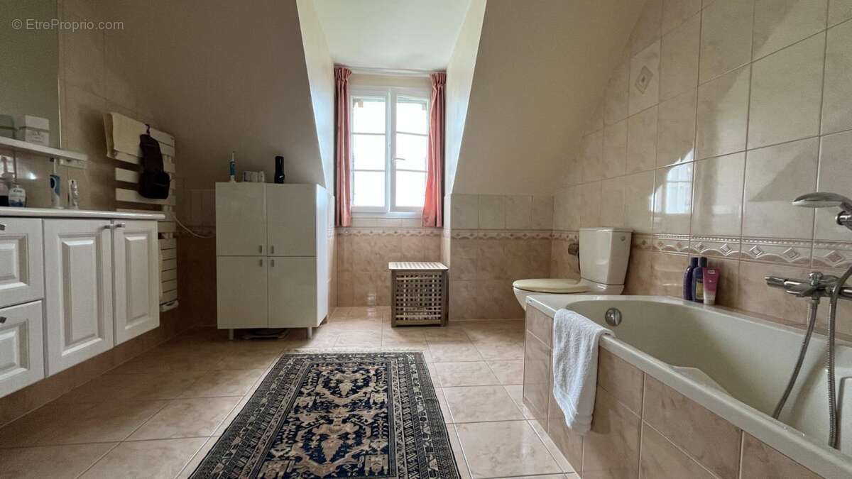 Maison à SAINT-HILAIRE-EN-MORVAN