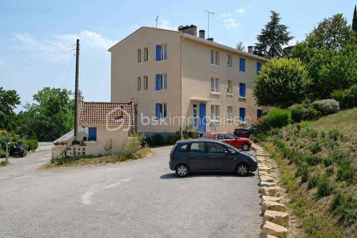 Limoux – Ancien hôtel avec gîtes et chambres d'hôtes, idéal pour un hôtel d'étape - photo 2