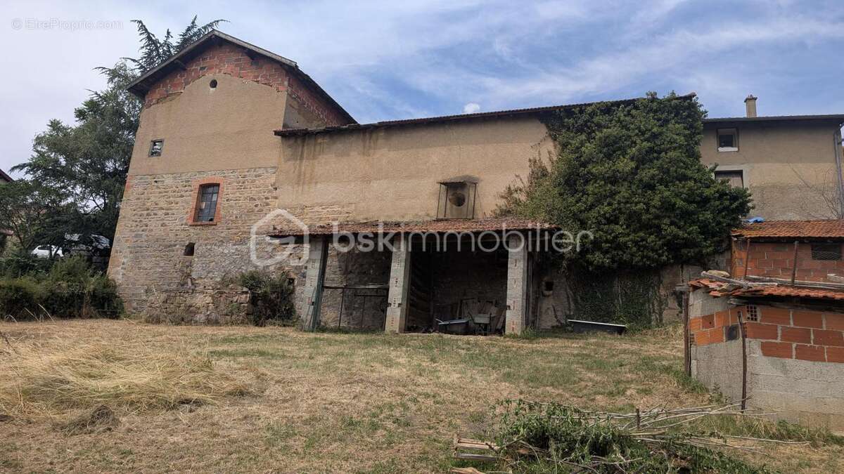 Ferme en U - 138 m² habitables, 4 chambres, jardin et grange - photo 4