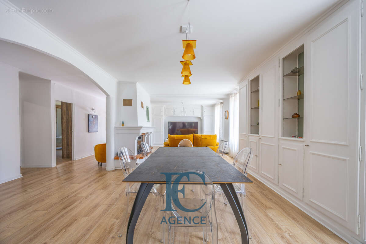 Maison de 140 m2 avec piscine à deux pas d'Ollioules et de Sanary - photo 3