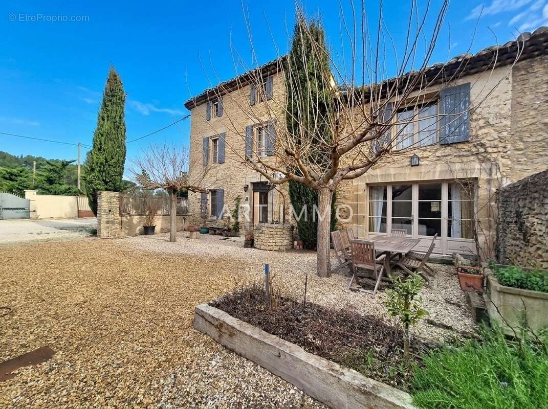 Maison à L'ISLE-SUR-LA-SORGUE