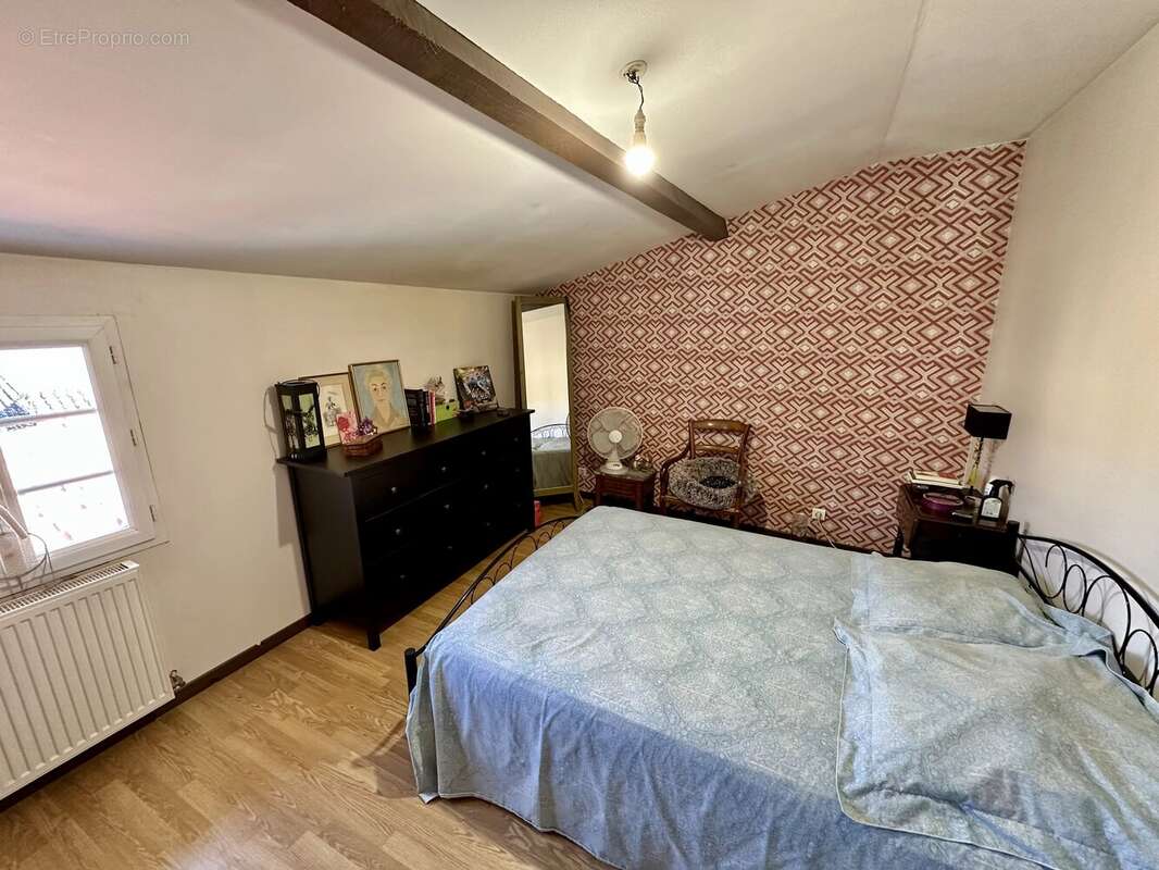 Maison  rénovée avec goût, offrant quatre chambres avec jardin clos - photo 12