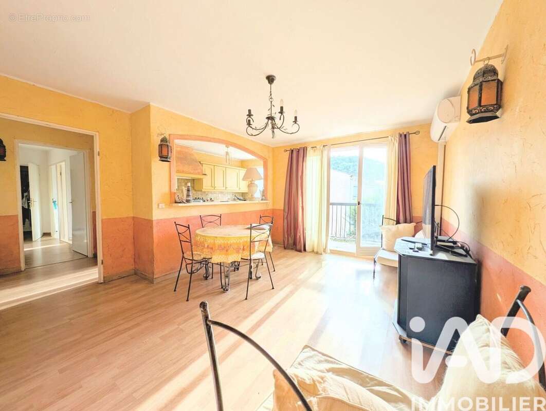 Photo 2 - Appartement à ROQUEBRUNE-SUR-ARGENS