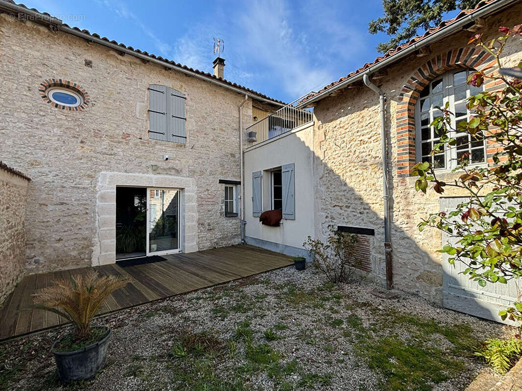 Maison à CHARROUX
