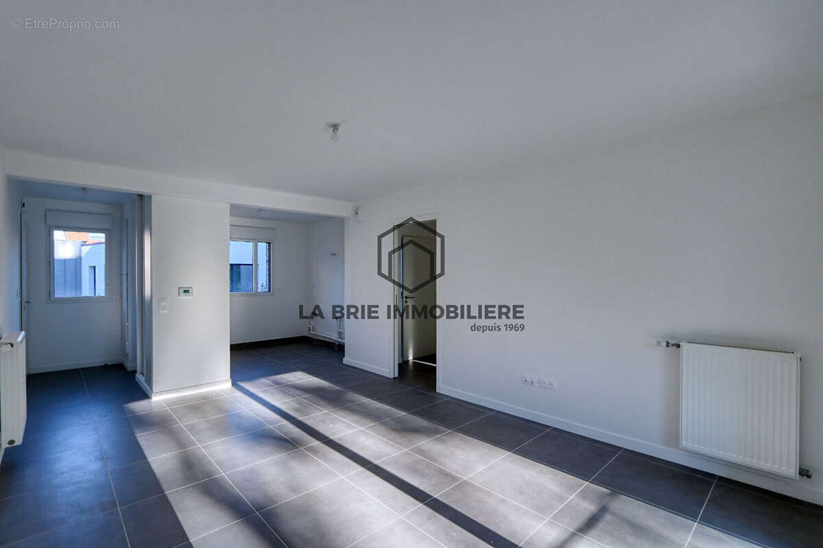 Appartement à RUBELLES