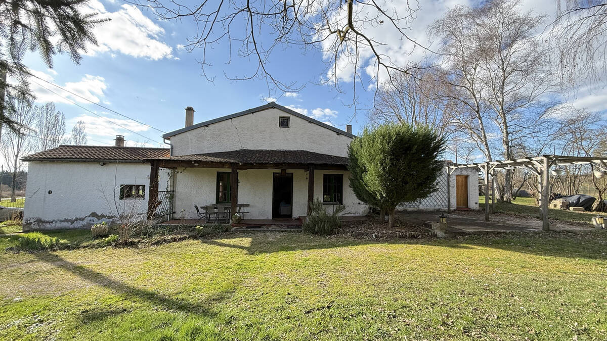 Maison à VILLENEUVE-LES-CERFS