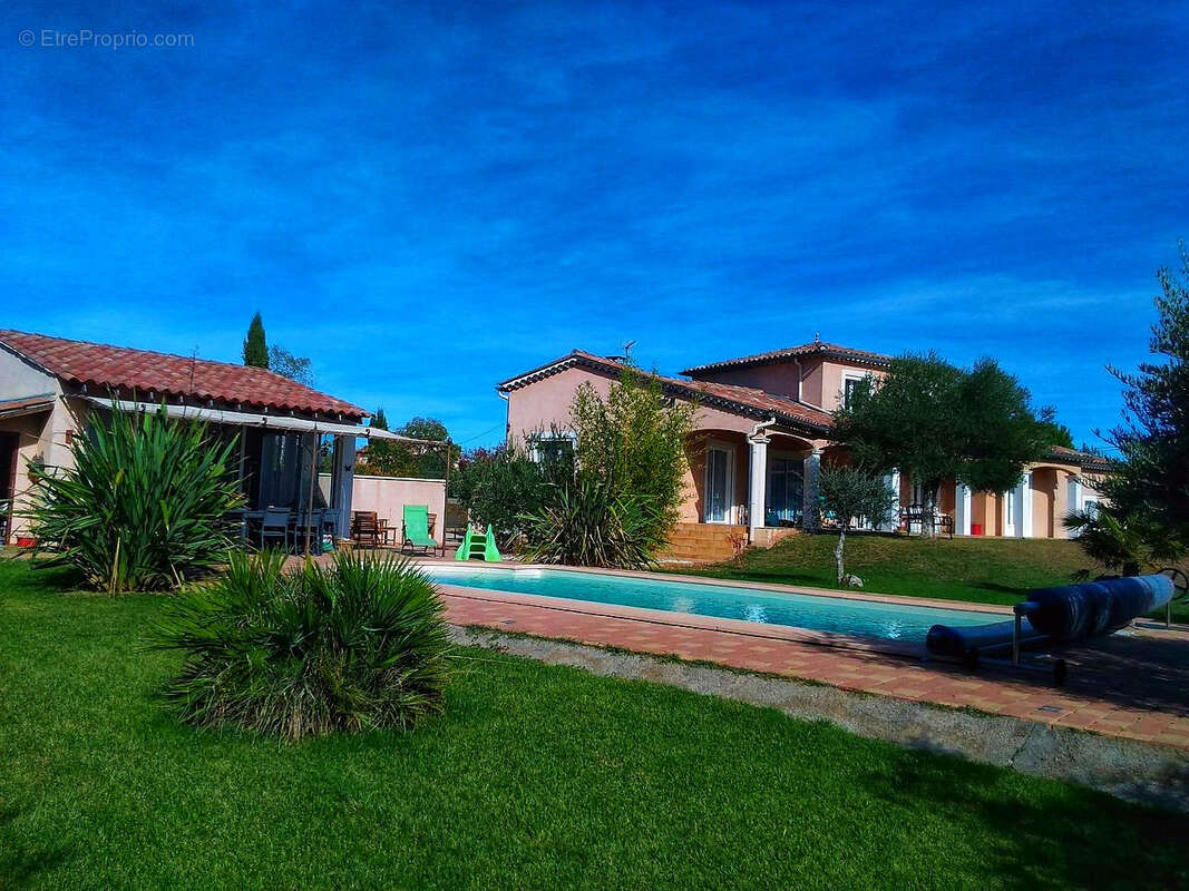 Maison à SAINT-JULIEN-LES-ROSIERS