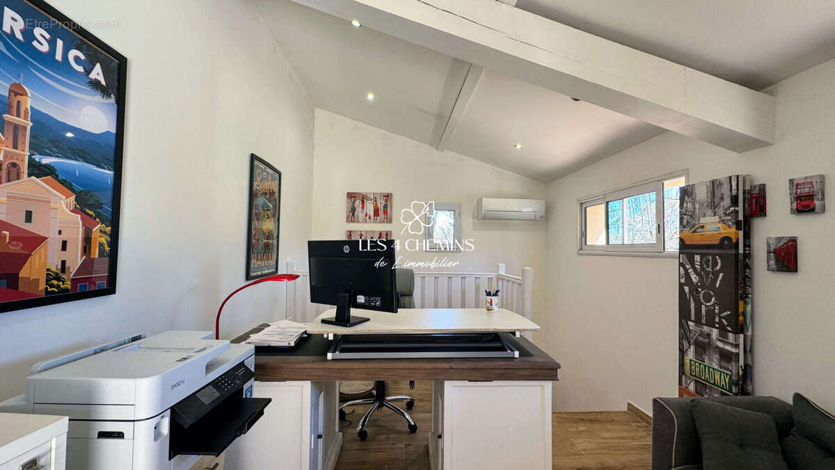 A vendre, belle villa  provençale 7 pièces 270 m2 sur 5000 m2 boisé - photo 17