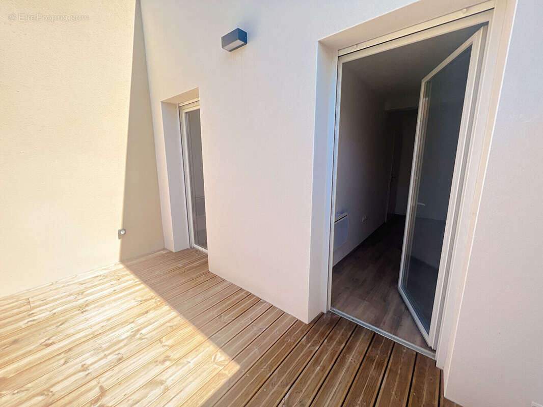 Appartement à PINS-JUSTARET