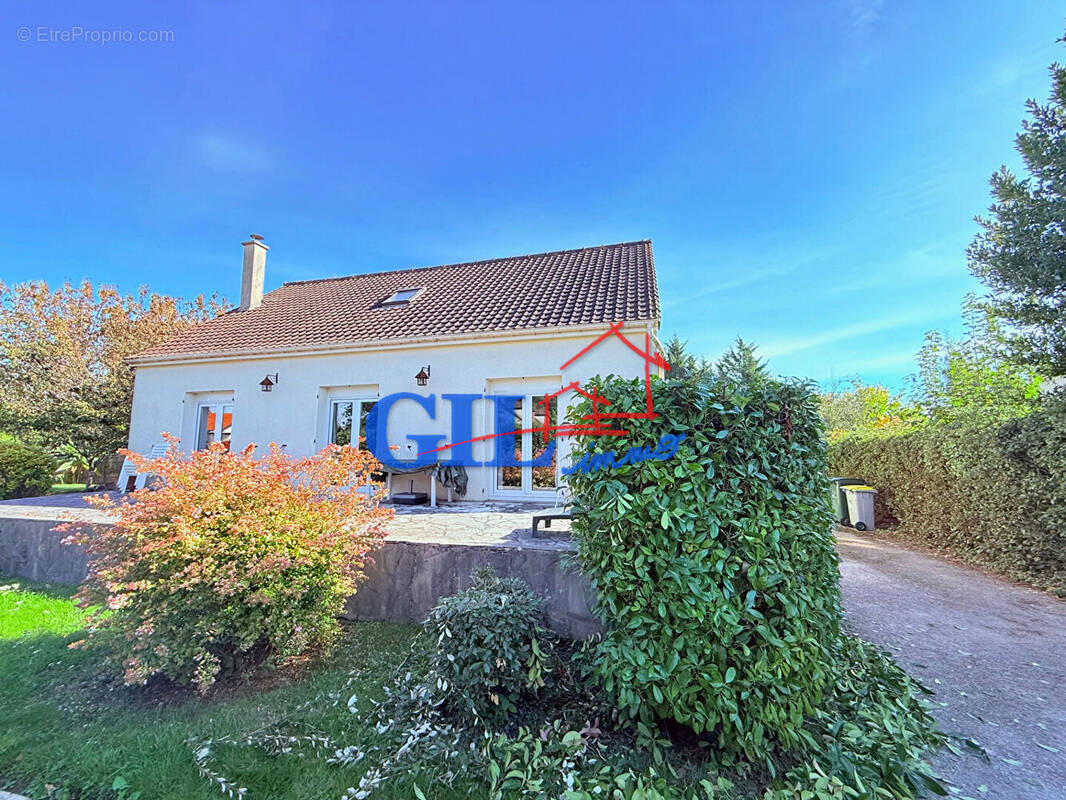 Maison à SAVIGNY-LE-TEMPLE