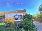 Maison à SAVIGNY-LE-TEMPLE