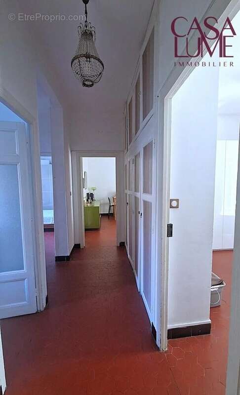 F4 de 91 m² cours Grandval à 5 mn des plages - photo 8