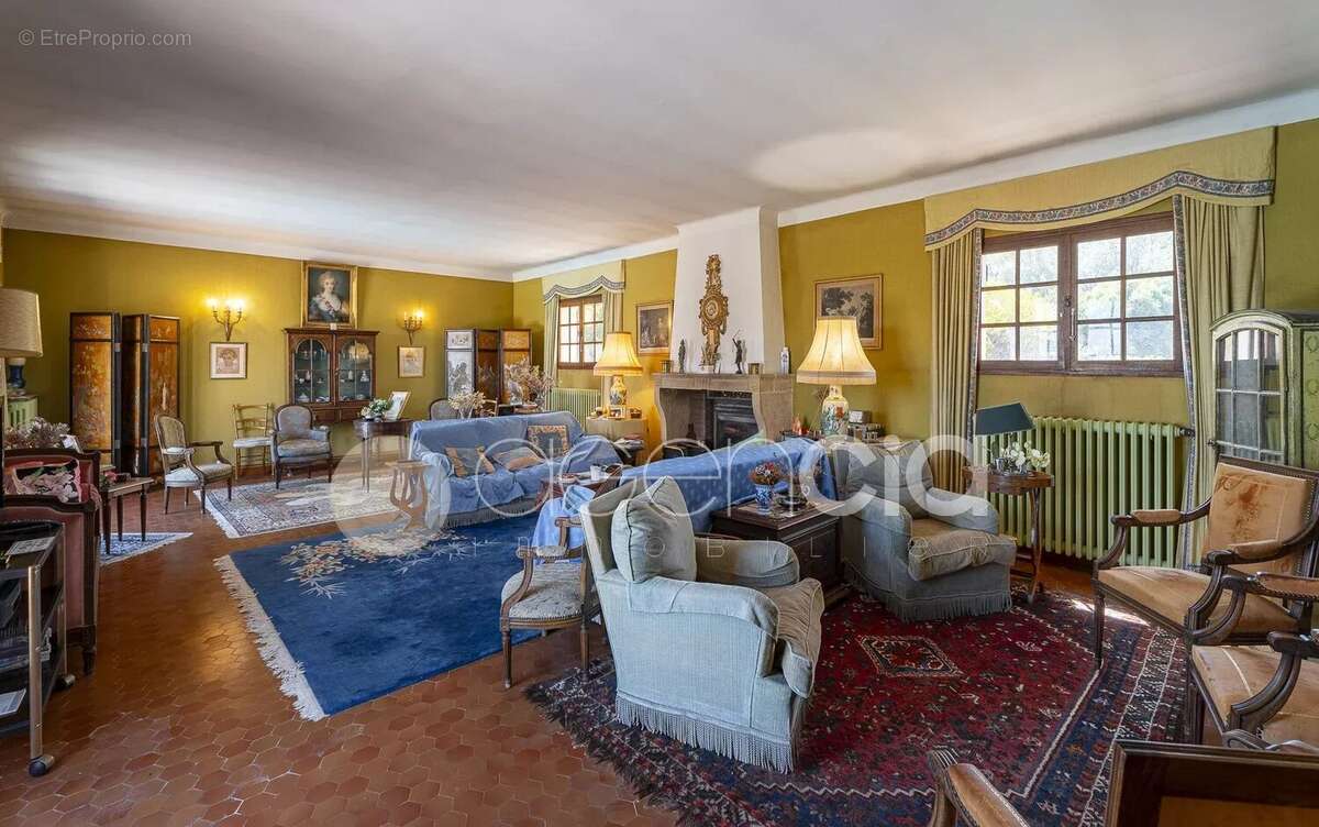 Maison à ROQUEFORT-LES-PINS