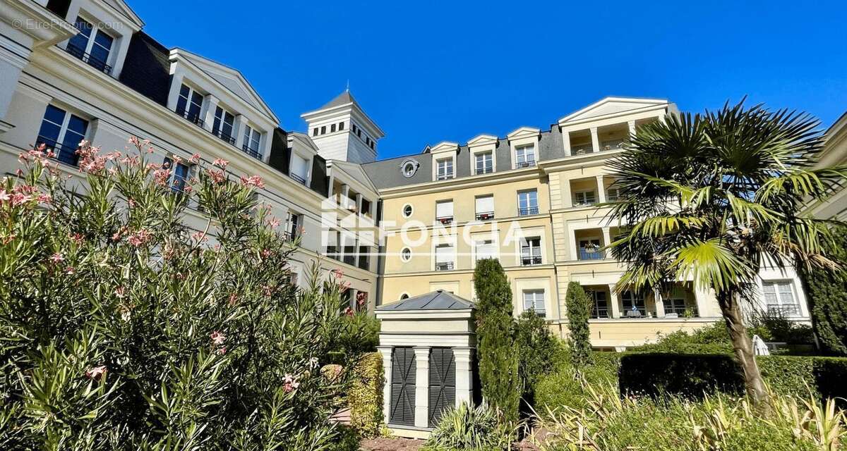 Appartement à LE PLESSIS-ROBINSON