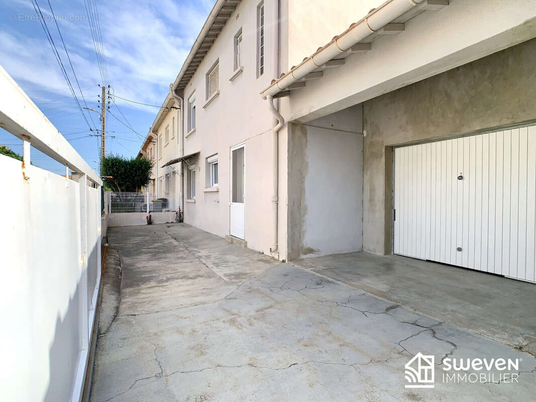 Maison à SAINT-LAURENT-DE-LA-SALANQUE