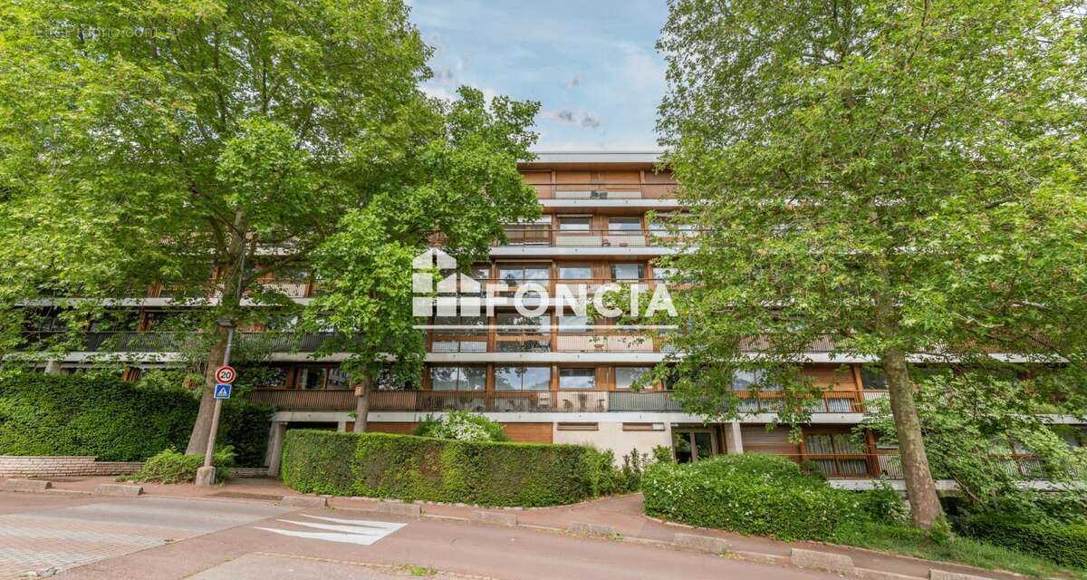Appartement à LA CELLE-SAINT-CLOUD