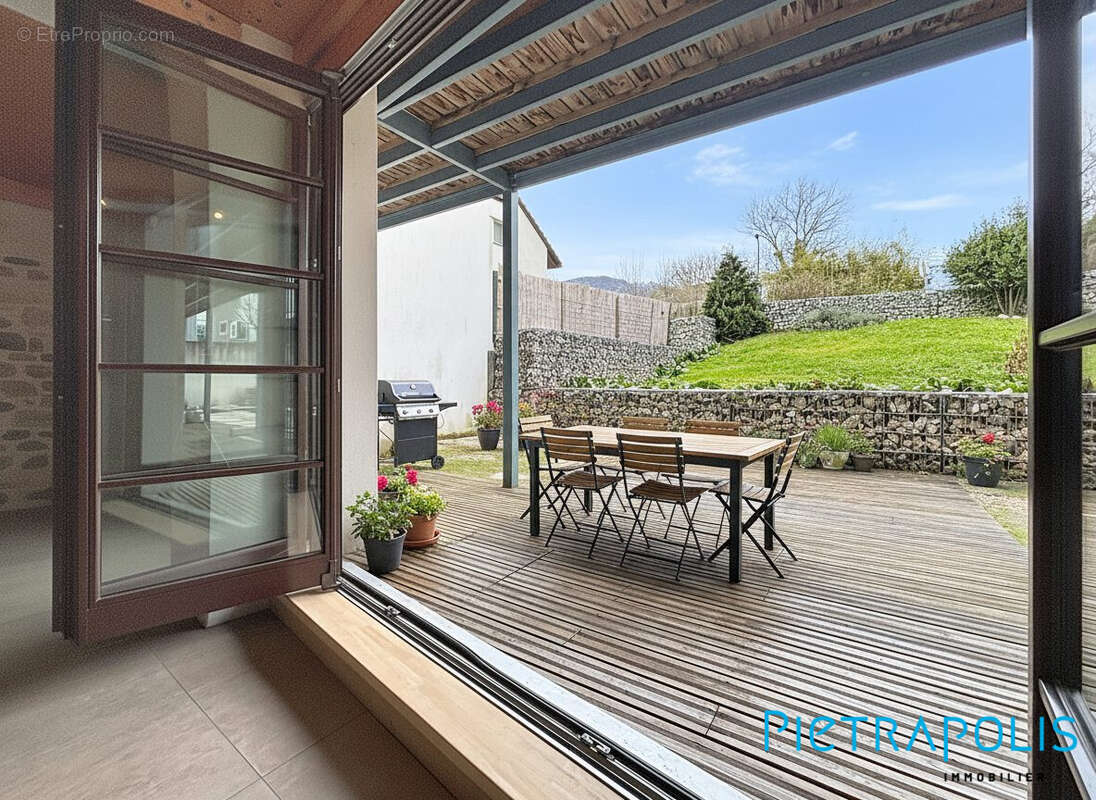 Maison à SAINT-GENIS-POUILLY