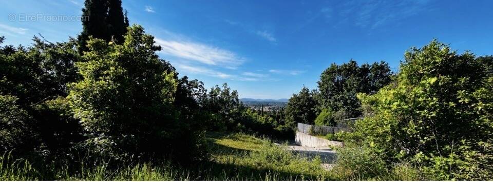 Terrain à DRAGUIGNAN